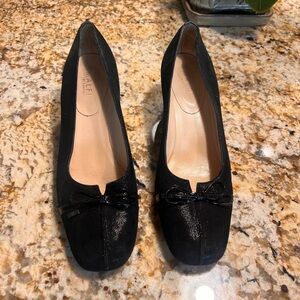 Amalfi by Rangoni Italian Black Suede Bow-Accent Pumps - Size 8.5